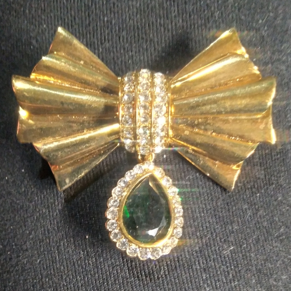 Avon bow tie pin